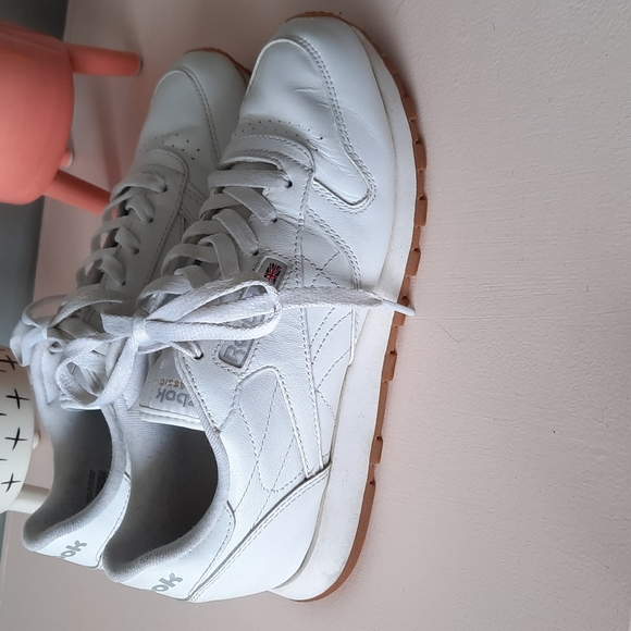 Classic Reebok Sneakers - Picture 4 of 11